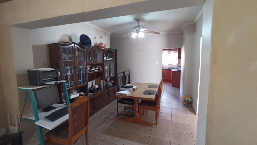 3 Bedroom Property for Sale in Louwville Western Cape